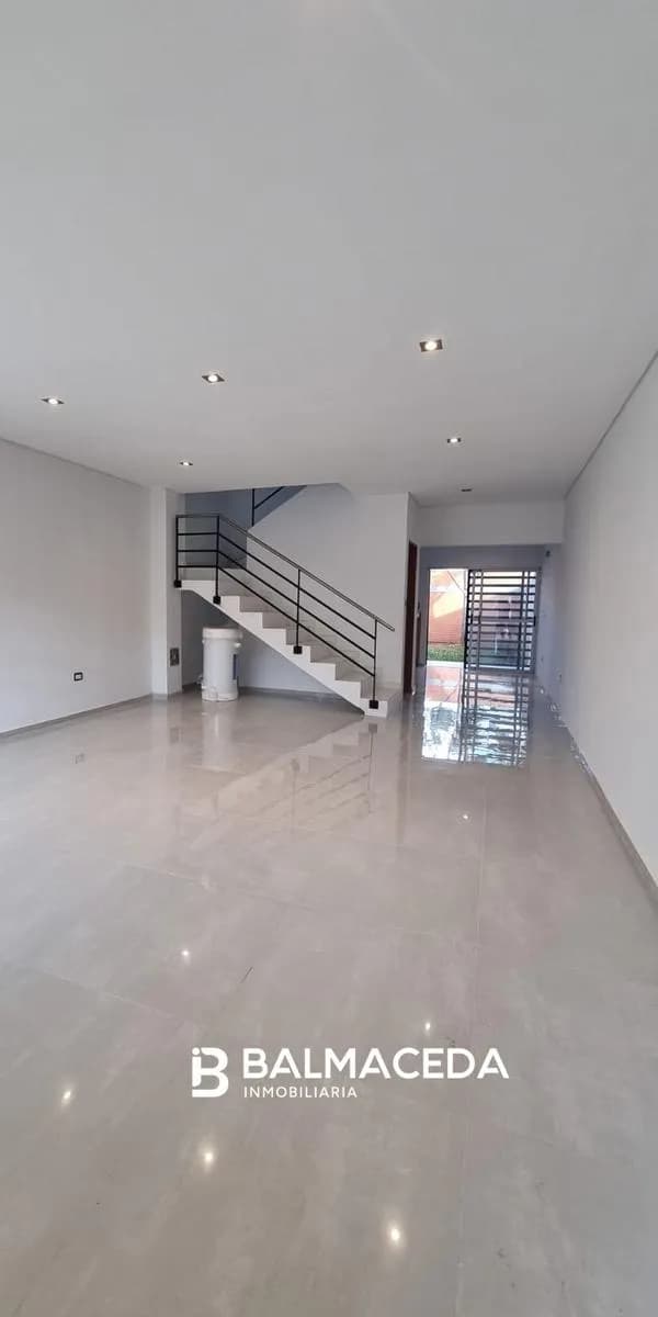 DUPLEX EN VENTA EN YVYRA PYTA