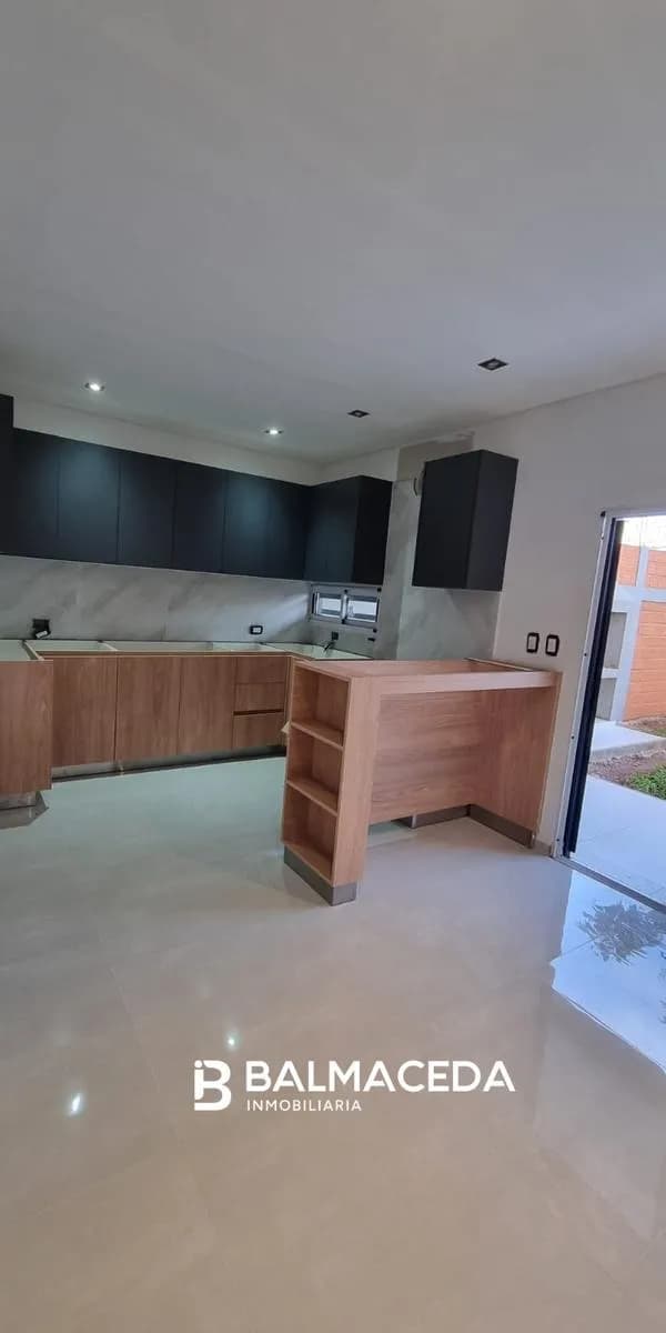 DUPLEX EN VENTA EN YVYRA PYTA
