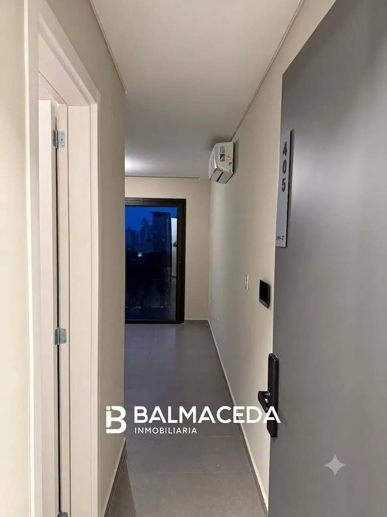 Monoambiente con balcon