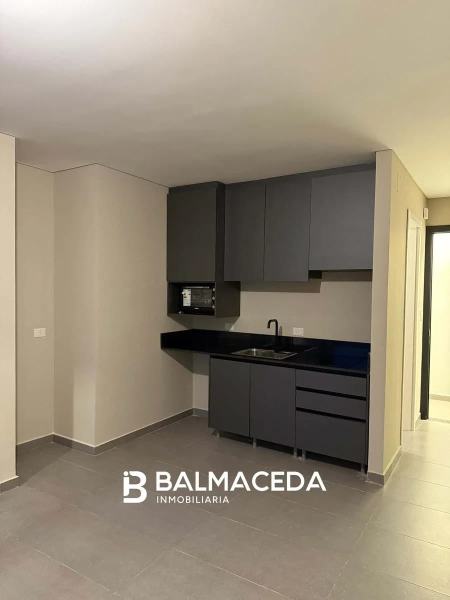 Monoambiente con balcon