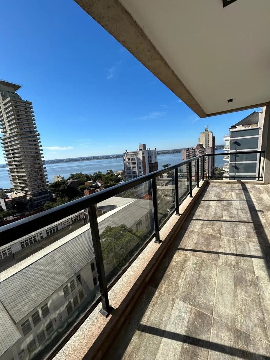 Departamento en venta tres ambientes con cochera, Posadas, centro