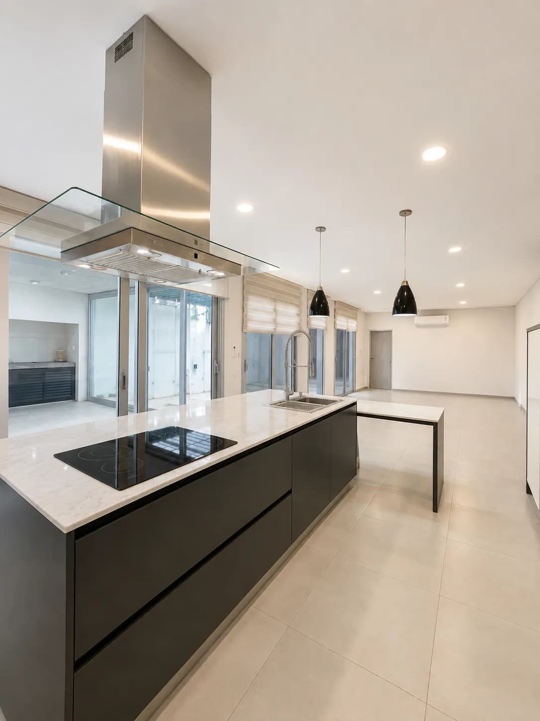 Cocina moderna con isla central