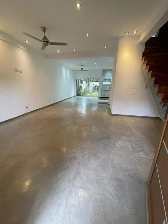 Duplex de 4 dormitorios en zona residencial