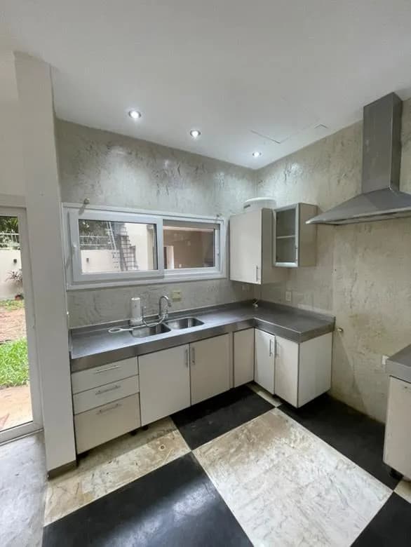 Duplex de 4 dormitorios en zona residencial