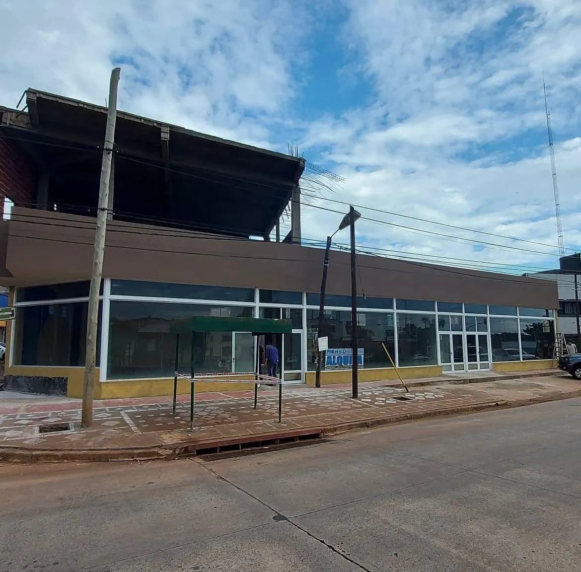 Local de 230m2 en rotonda de Posadas