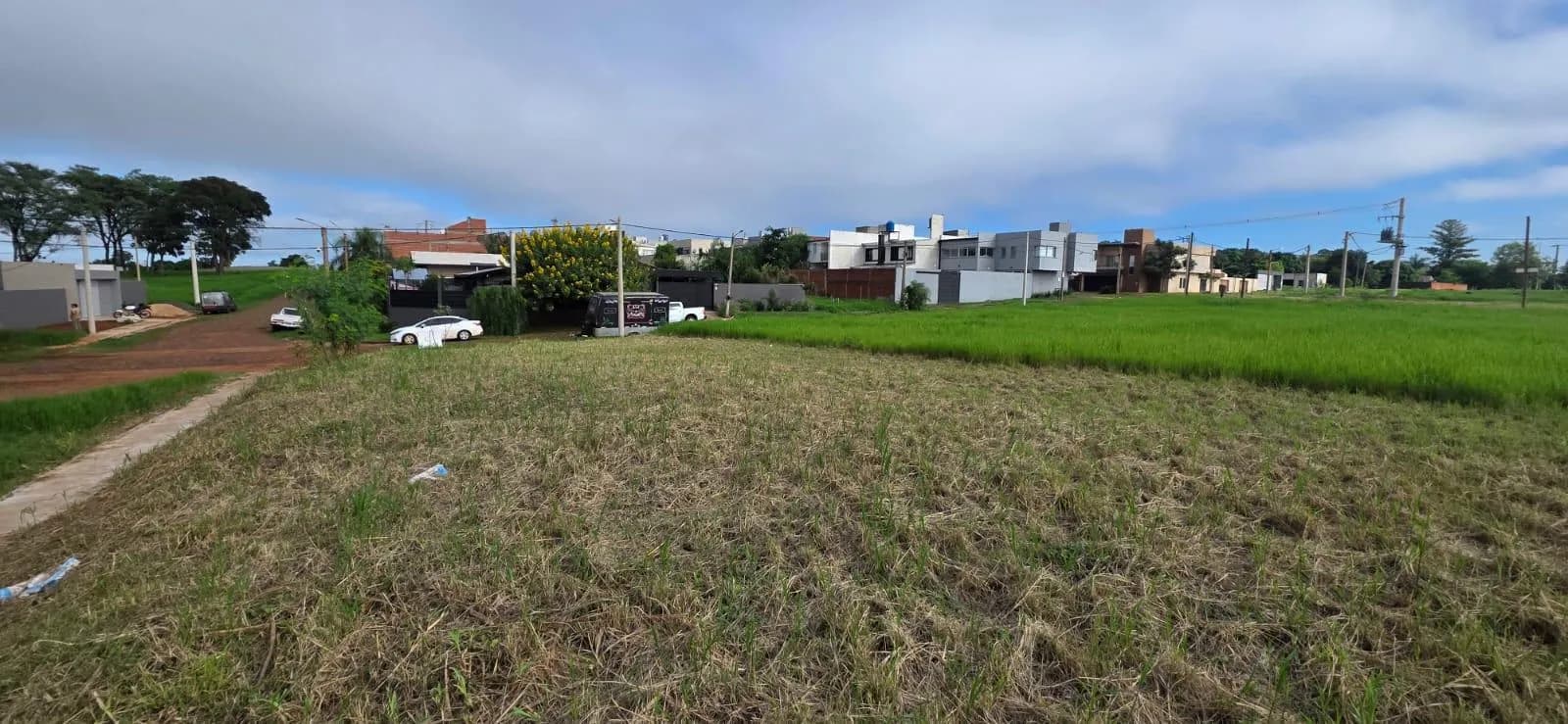 Terreno de 302m2 en Barrio Yvyra Pyta
