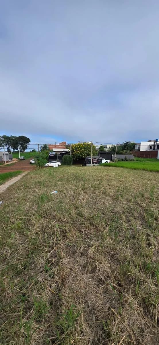 Terreno de 302m2 en Barrio Yvyra Pyta