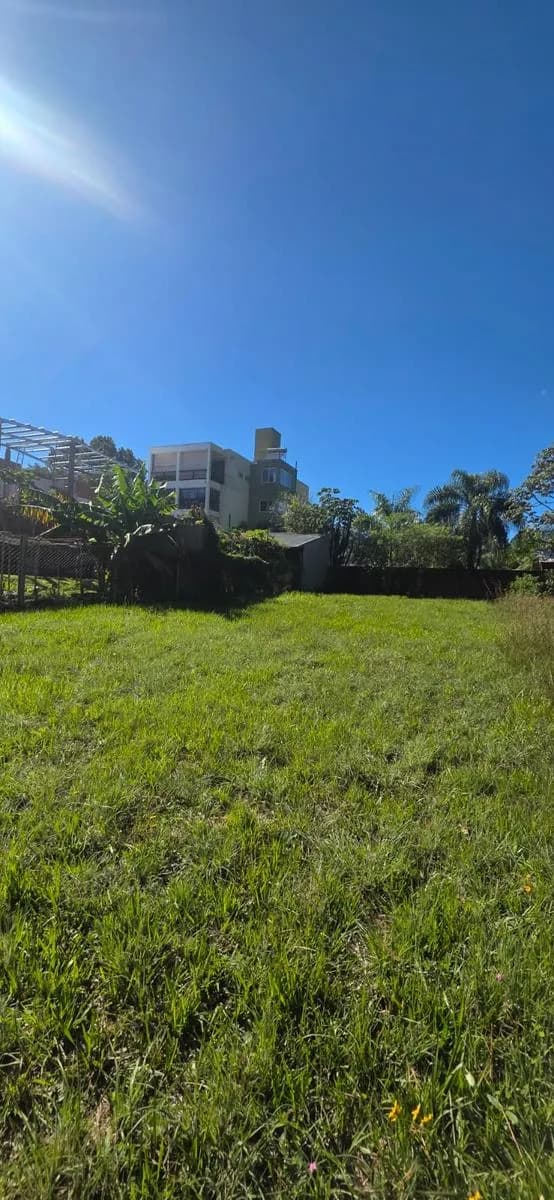 Terreno de 310m2 en Barrio del Lago