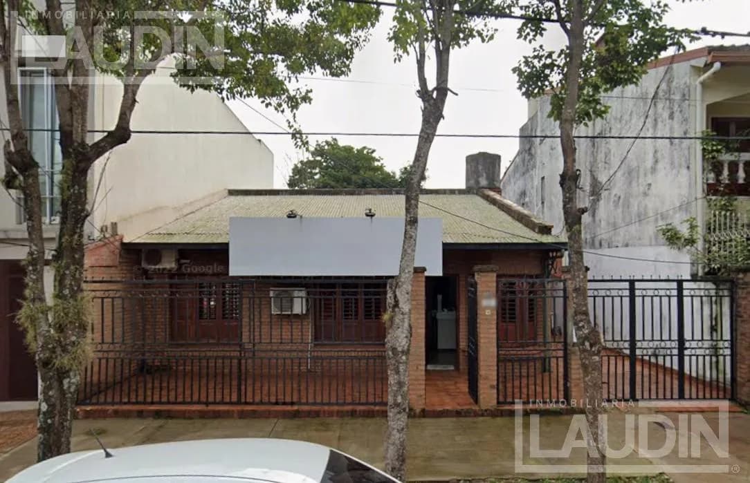 Propiedad en venta con casa a reciclar en Villa Sarita