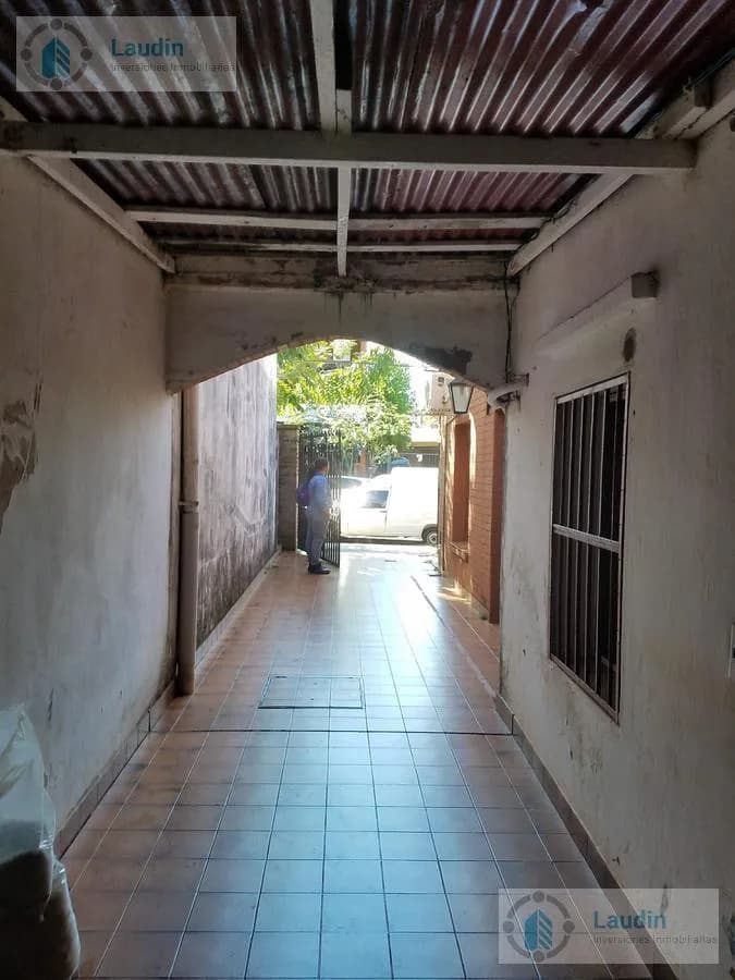 Propiedad en venta con casa a reciclar en Villa Sarita