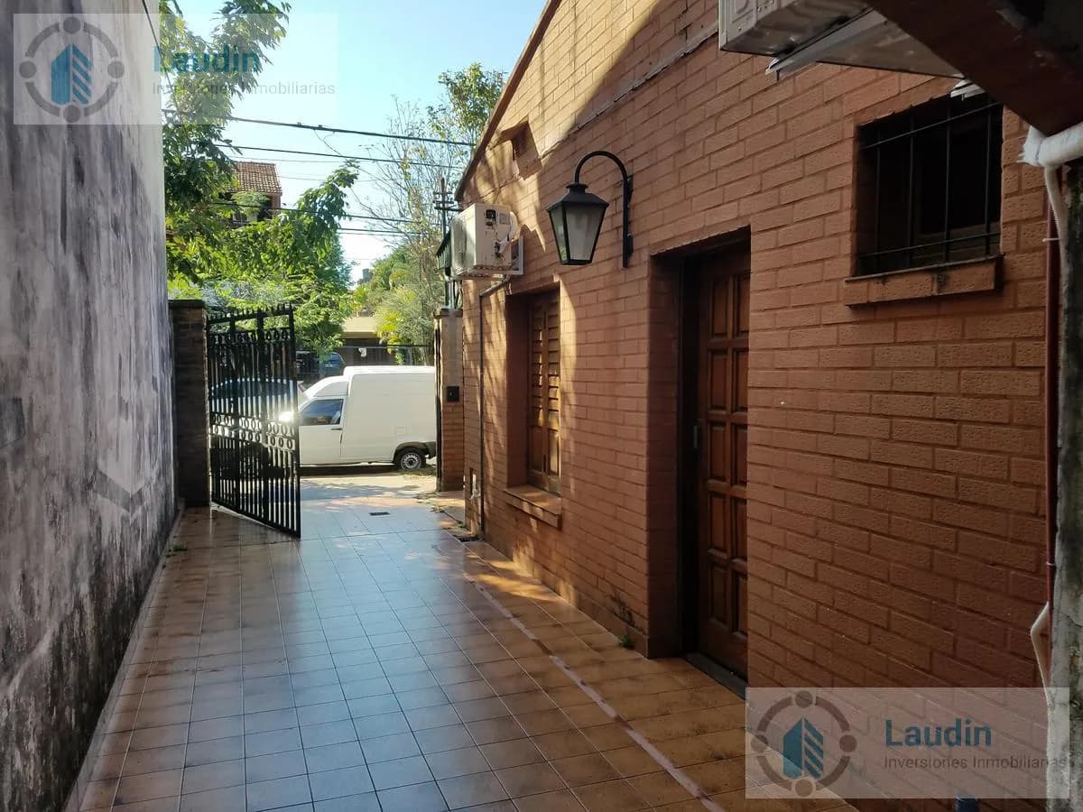 Propiedad en venta con casa a reciclar en Villa Sarita