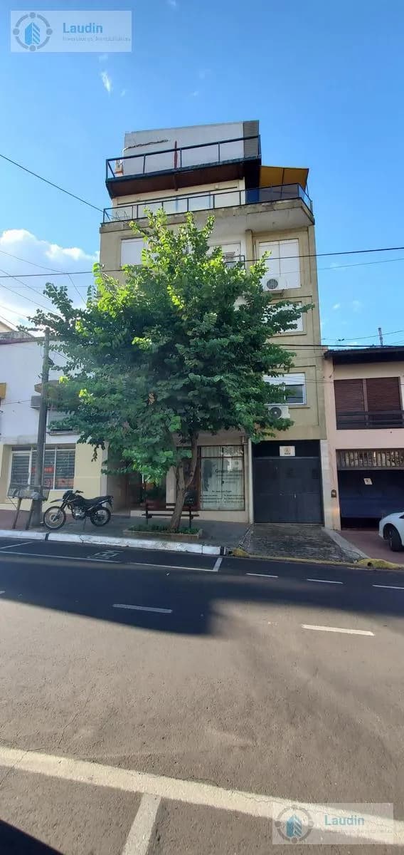 Se vende propiedad céntrica con Locales y departamentos - Posadas