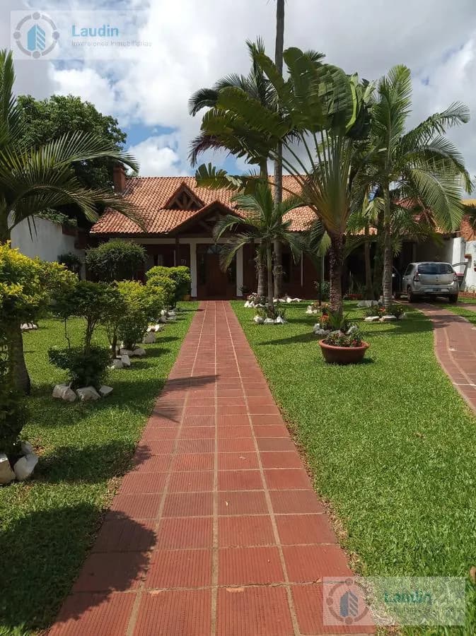 Se vende casa en Puerto Iguazu sobre Av tres fronterasS