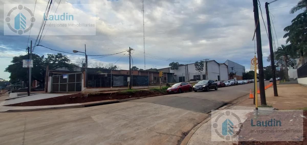 Se vende importante propiedad con amplio depósito - Garupa Limite Posadas