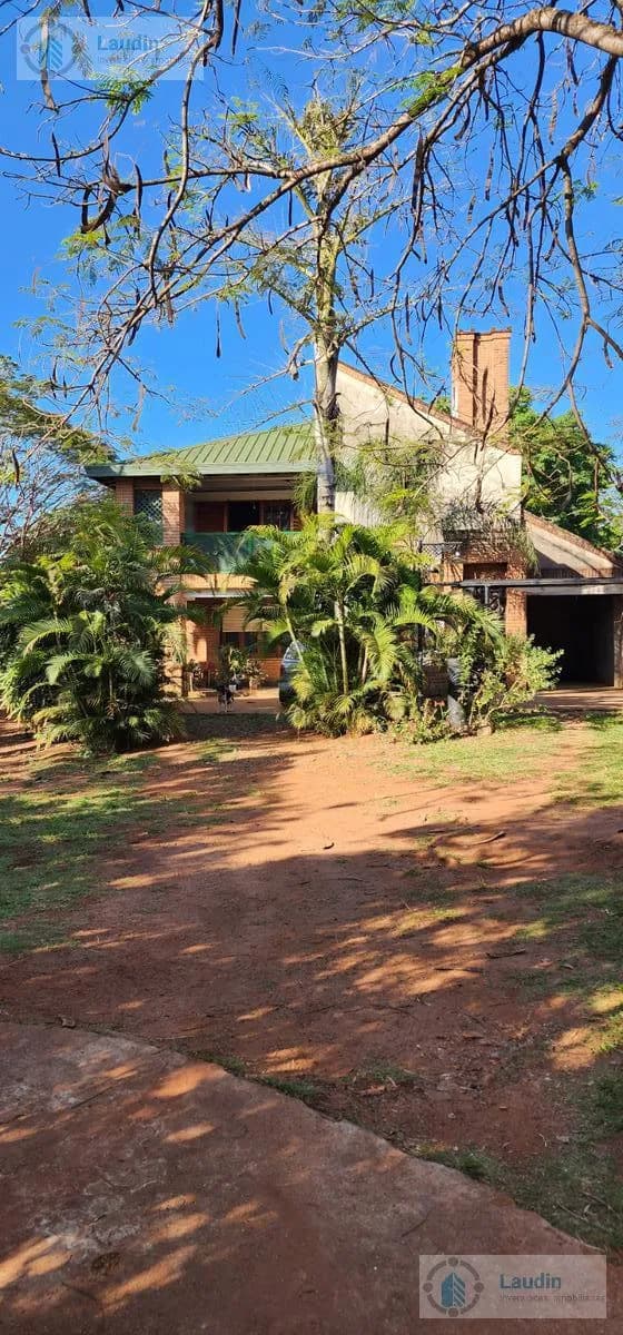 Se vende casa amplia sobre Ruta 12 frente a Mercado Central - Posadas