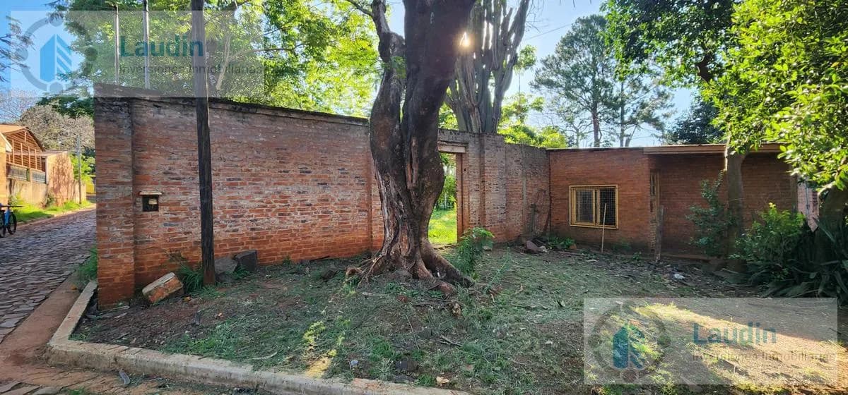Se vende casa amplia sobre Ruta 12 frente a Mercado Central - Posadas