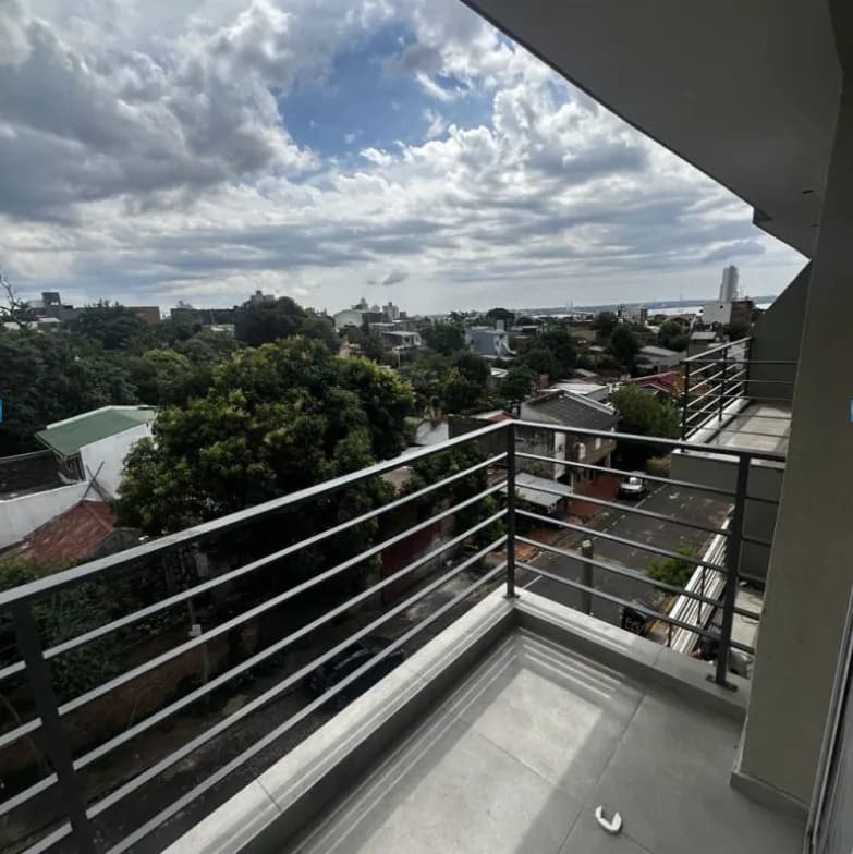 Amplio balcón con vista panorámica