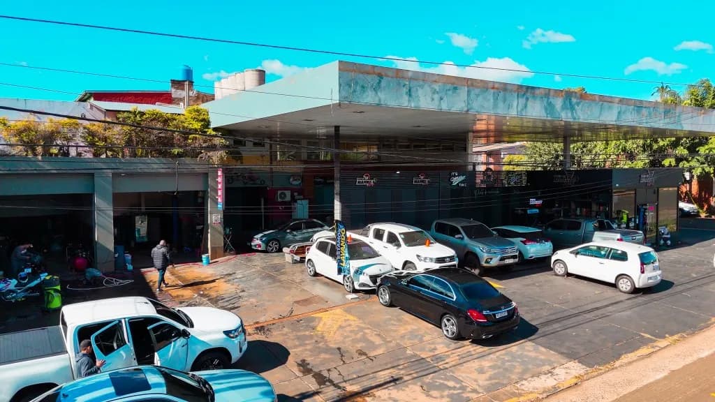 Propiedad comercial con lavadero de autos