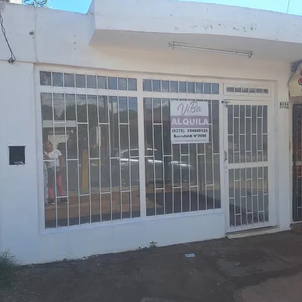 Fachada de local comercial en alquiler