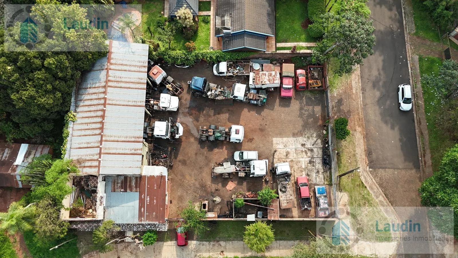 Gran terreno en  en venta  en esquina sobre Av. Tomas Guido  ideal para Duplex