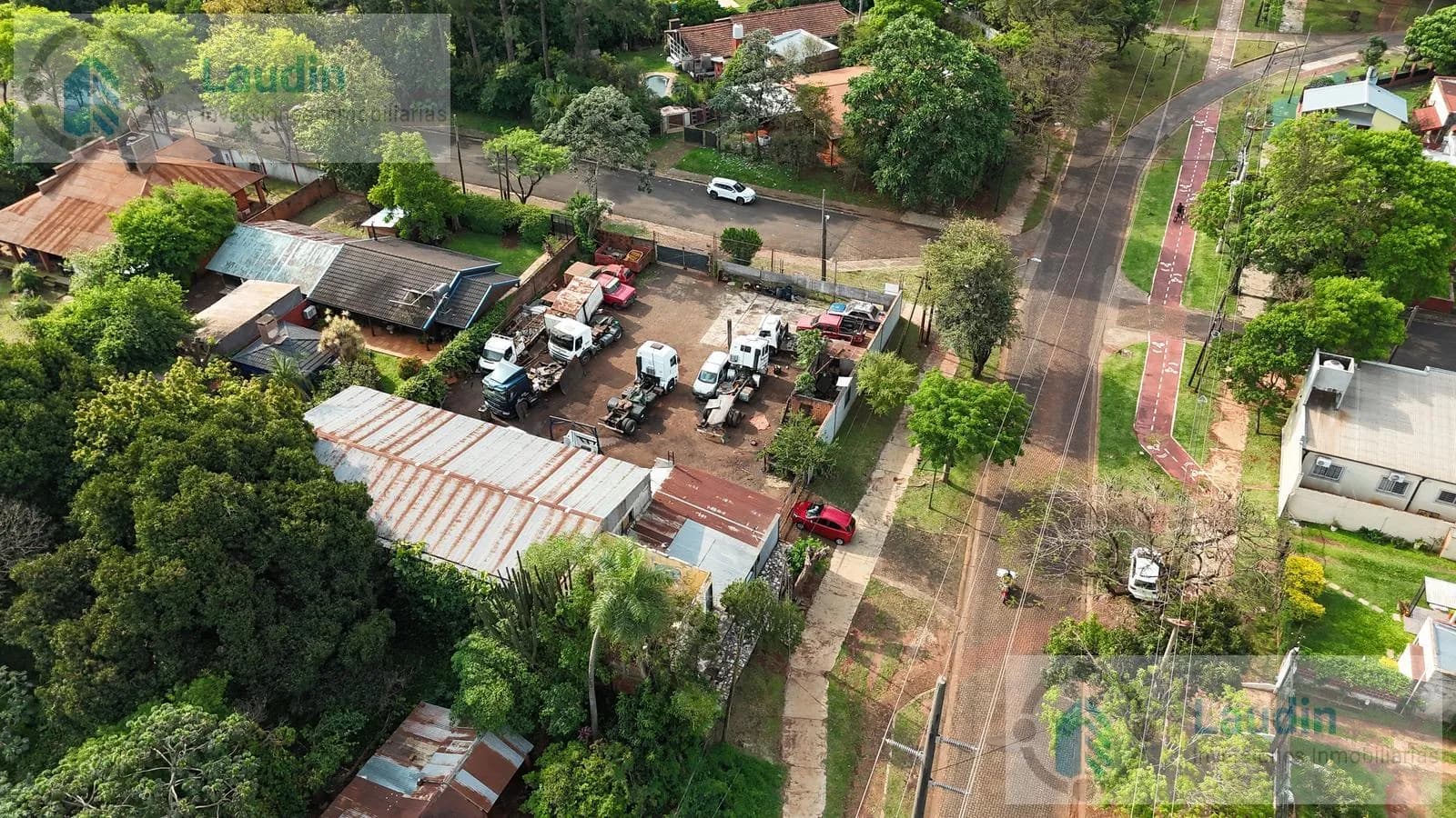 Gran terreno en  en venta  en esquina sobre Av. Tomas Guido  ideal para Duplex