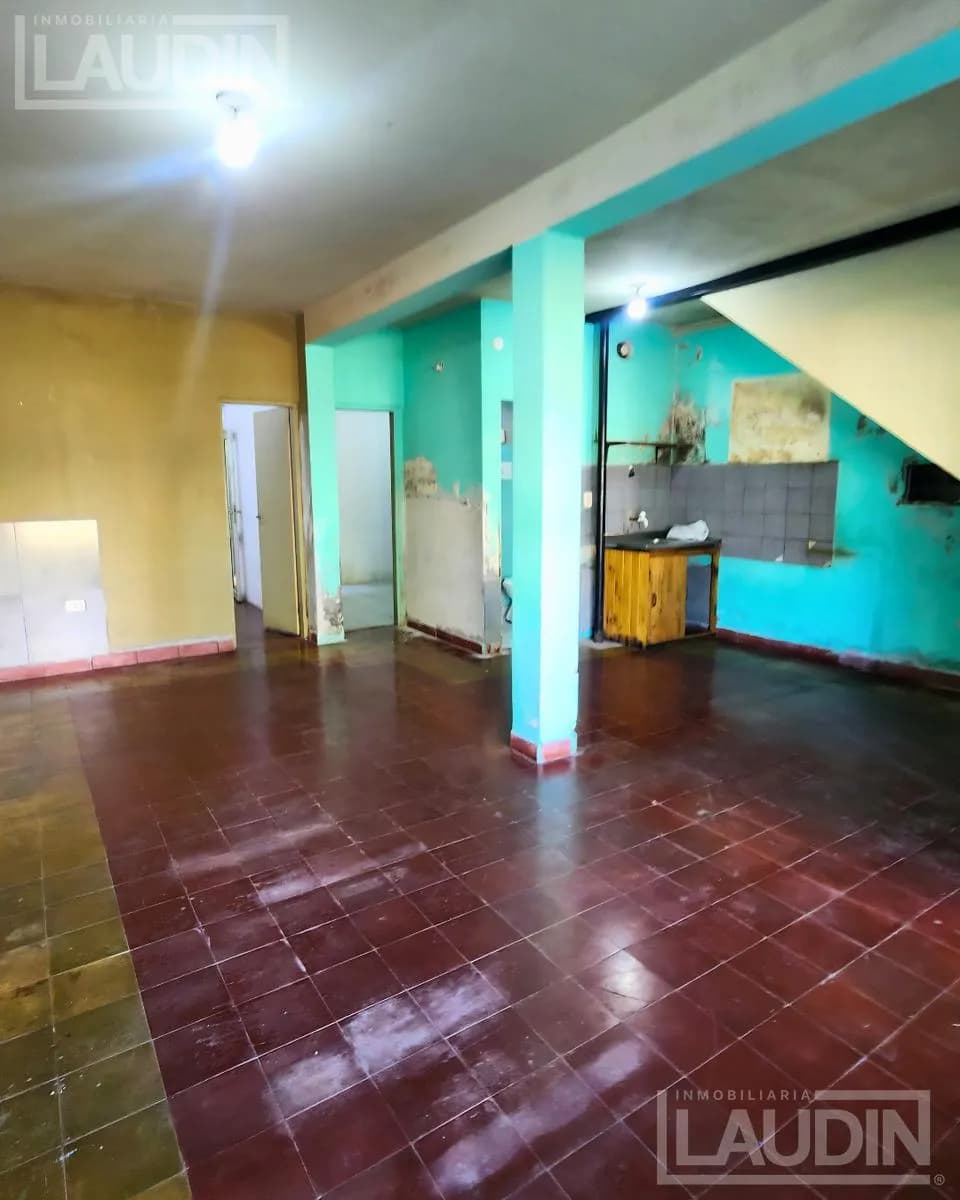 Se Vende Casa a Reciclar para Inversión y Desarrollo