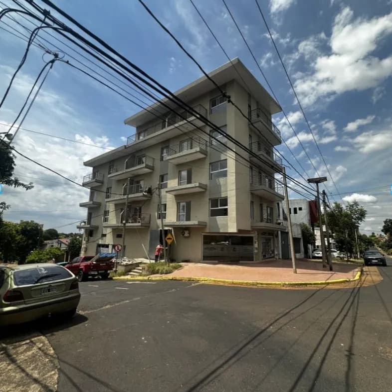 Edificio residencial moderno en esquina