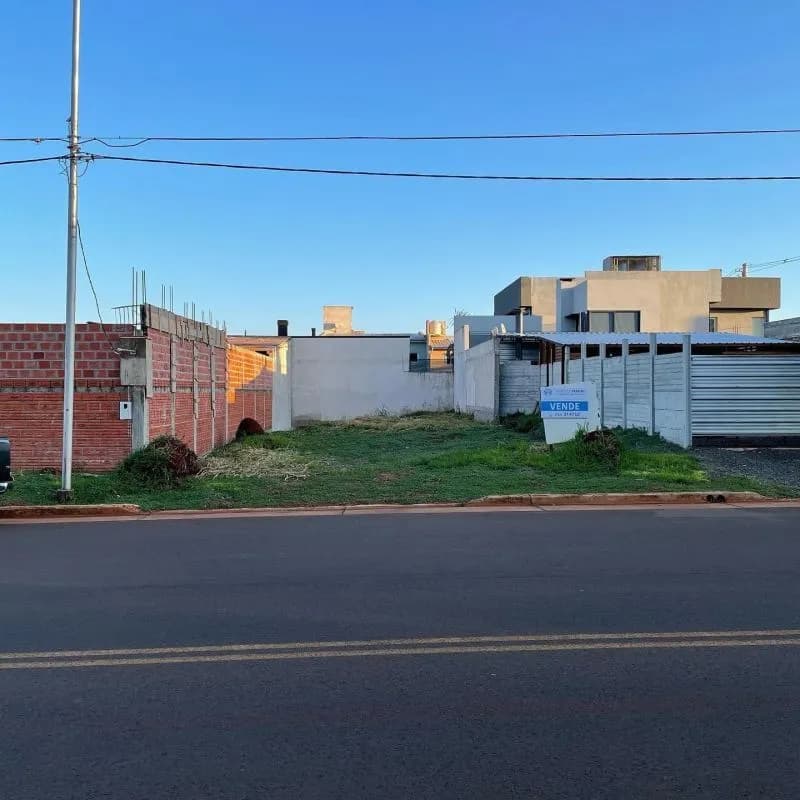 Lote en barrio residencial Yvyrá Pytá
