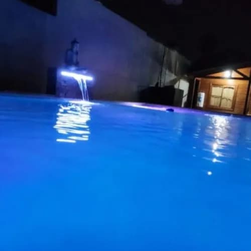 Cabaña con pileta y hermoso patio