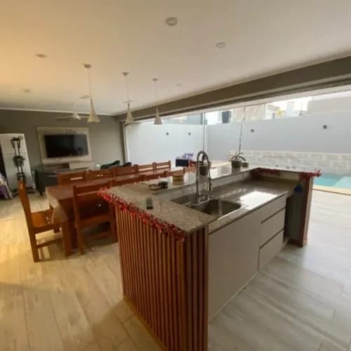 Espectacular casa de 4 dormitorios en B° Los Jilgueros
