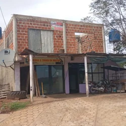 Locales comerciales estratégicos con una casa a terminar