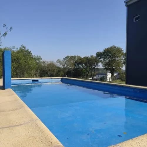 Hermosa casa con pileta y vista al río