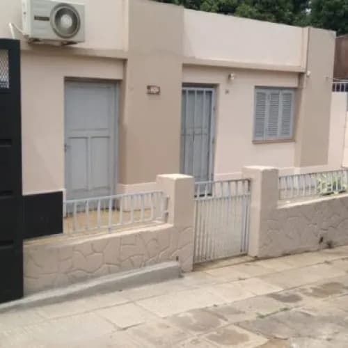 Casa Antigua con un departamento en venta