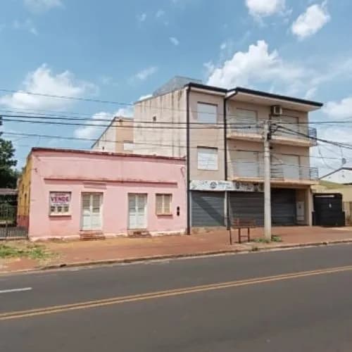 Propiedad sobre avenida