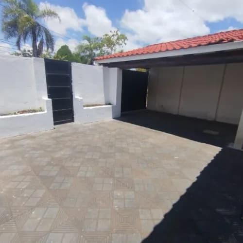CASA 3 DORMITORIOS