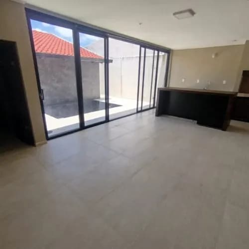 CASA 3 DORMITORIOS