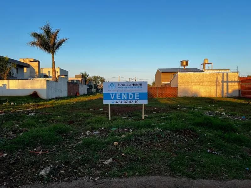 Terreno en venta con cartel inmobiliario