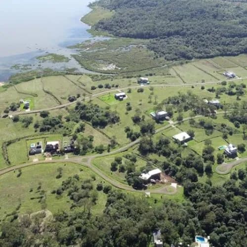 Hermoso terreno con vista al río (96)