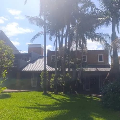 Hermosa casa de 4 dormitorios c/ patio soñado
