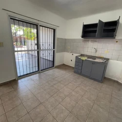 Complejo de 5 Duplex + Local Comercial