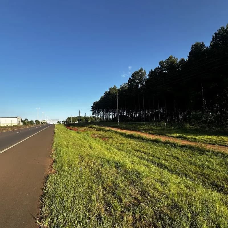 Terreno amplio junto a la carretera