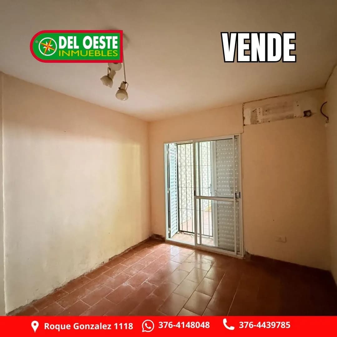 Habitación vacía con piso cerámico
