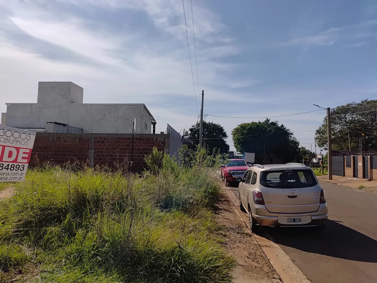 Terreno en venta con cartel inmobiliario