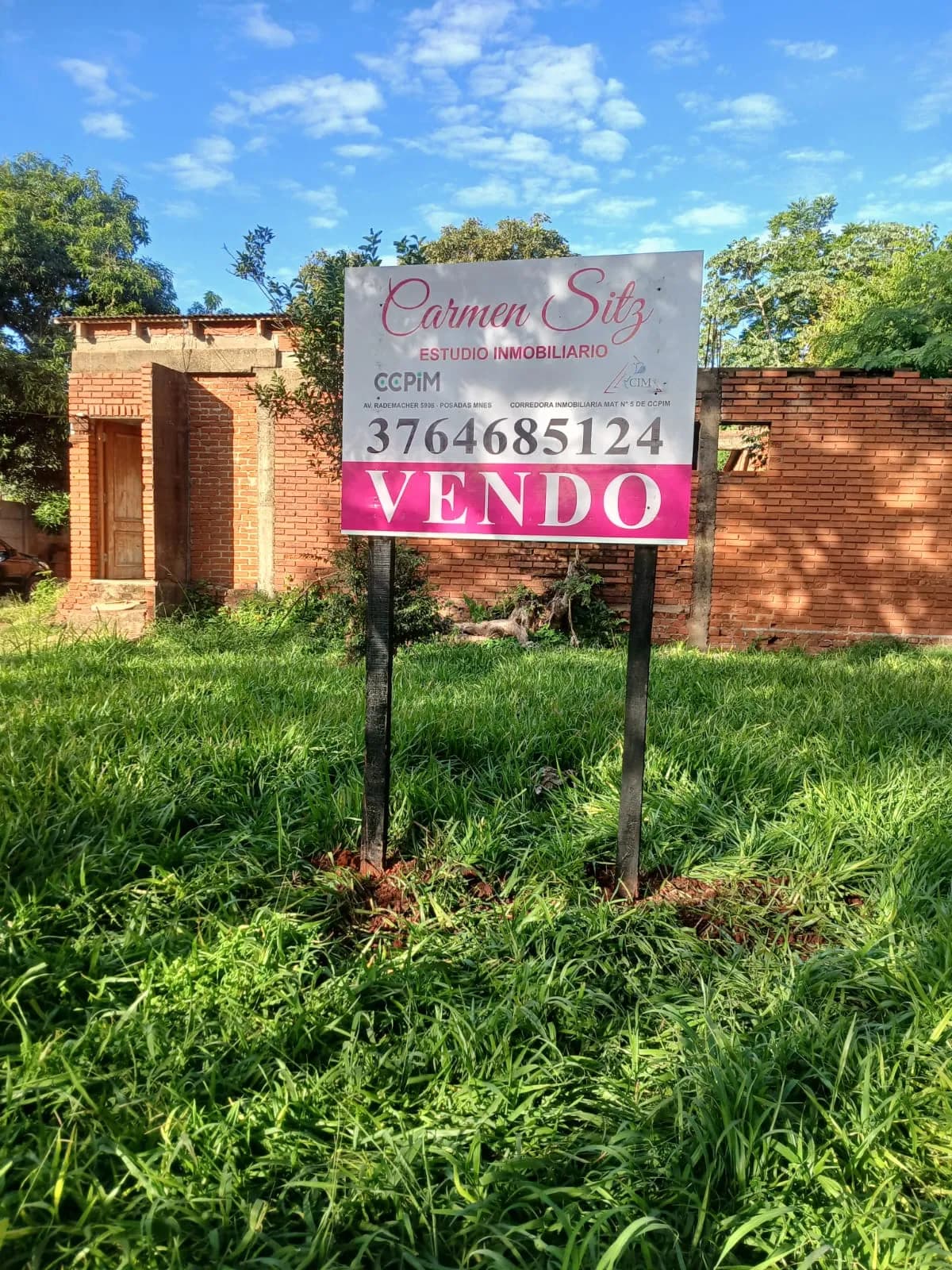 Cartel de venta de propiedad inmobiliaria
