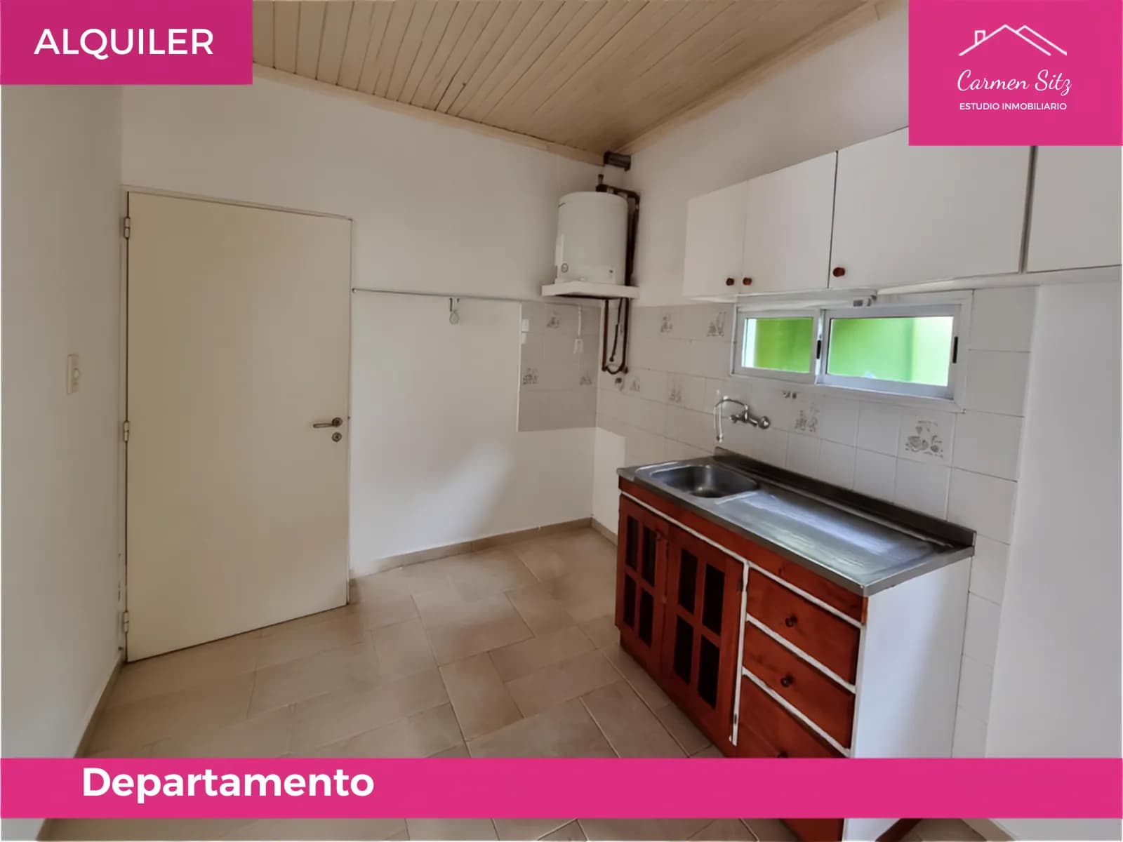 Cocina sencilla con mueble de madera