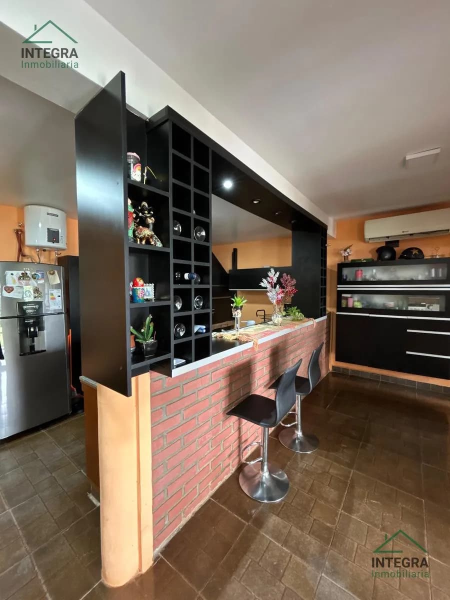 2 Casas en 1 Lote de 700m² con Pileta y Quincho  Av. 17 de Agosto - Posadas.