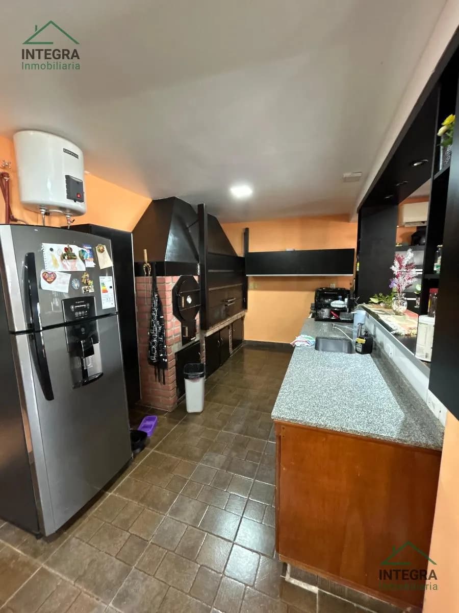 2 Casas en 1 Lote de 700m² con Pileta y Quincho  Av. 17 de Agosto - Posadas.