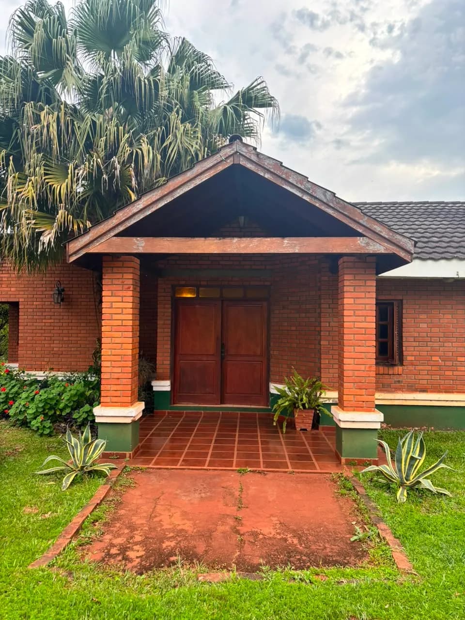 Casa rústica de ladrillo visto