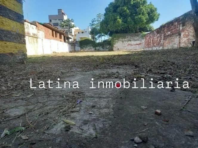 Terreno baldío en zona urbana