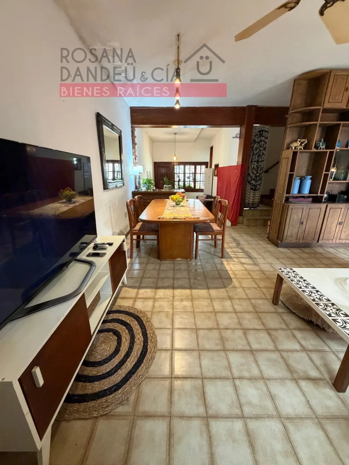 Vista del amplio salón comedor
